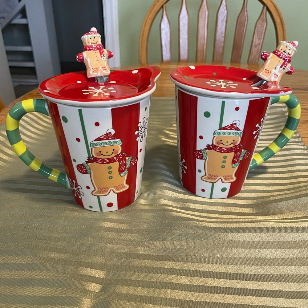 Temptations Festive Gingerbread Mug Set with Lids and Spoons - Red & Green